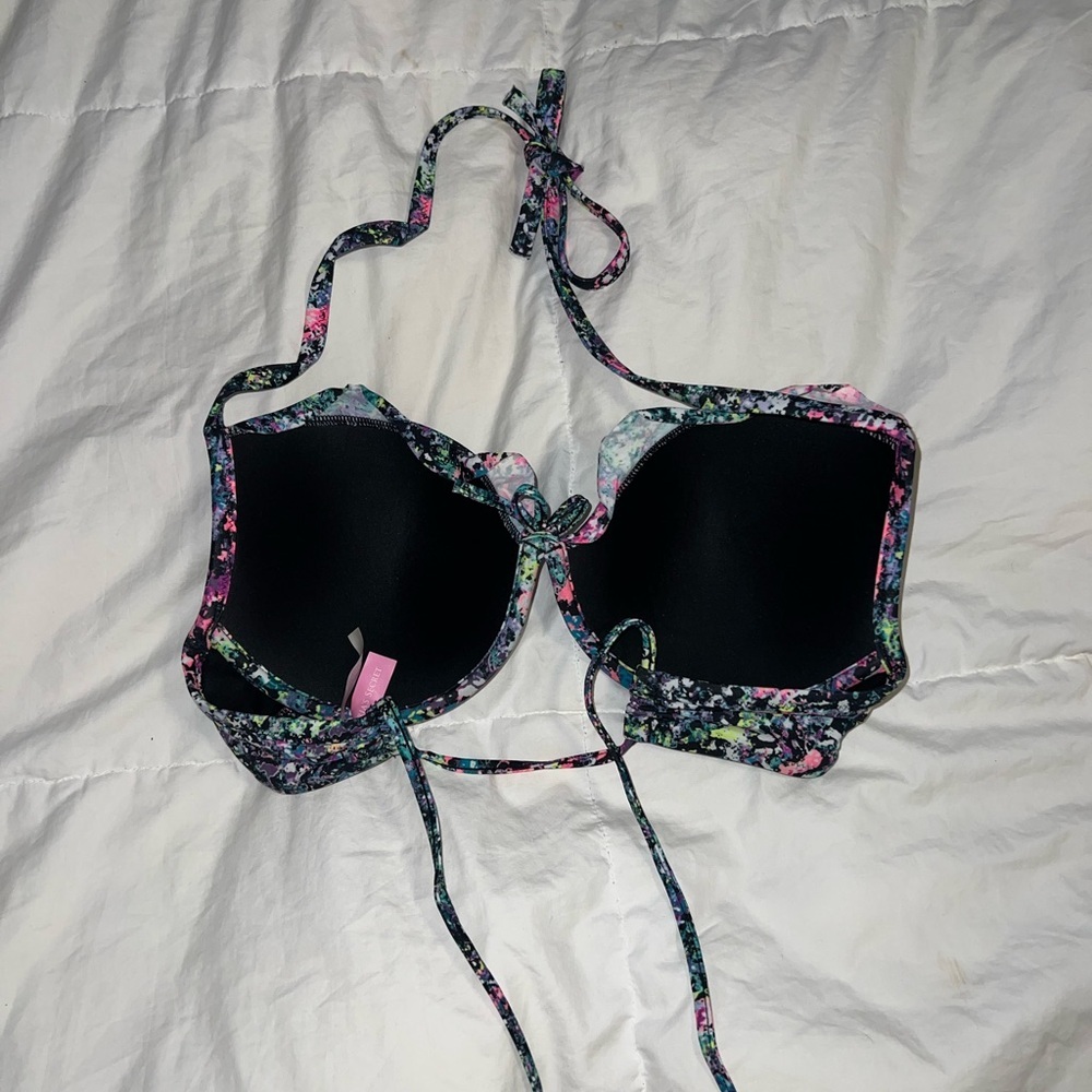 Victoria Secret: 34D bikini top: ruffles and paint splatter with small bow - Picture 2 of 2